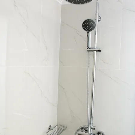 Thaeros 2-bedroom In The Center