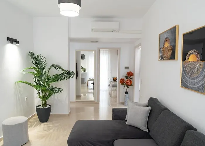 Thaeros 2-bedroom In The Center Apartment *