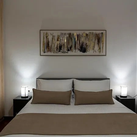 Thaeros 2-bedroom In The Center Apartment