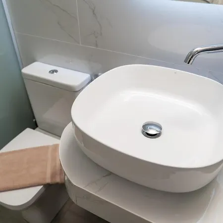 Thaeros 2-bedroom In The Center