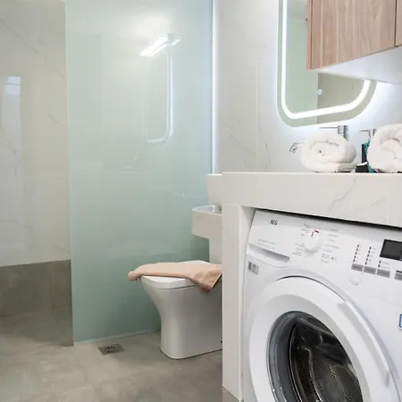 Thaeros 2-bedroom In The Center Apartment *