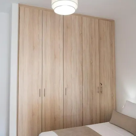 Thaeros 2-bedroom In The Center Apartment *