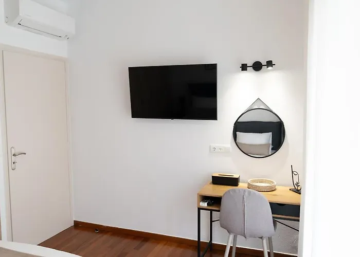 Thaeros 2-bedroom In The Center Апартаменты *