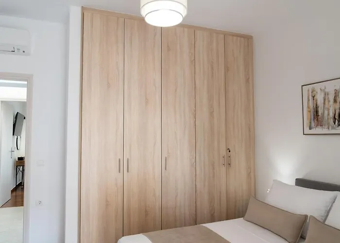 Thaeros 2-bedroom In The Center Апартаменты *