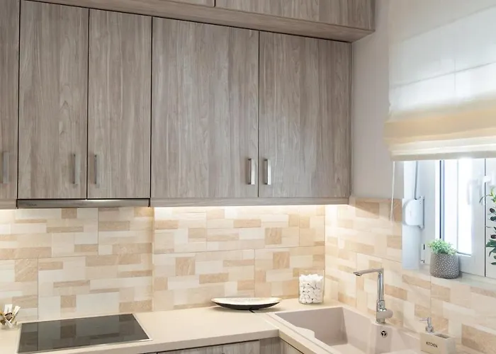 Thaeros 2-bedroom In The Center *